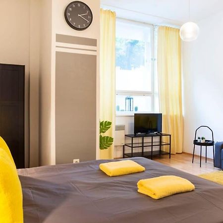 Cozy 2 Room Apartment Next To Hermannstrasse Berlin Dış mekan fotoğraf