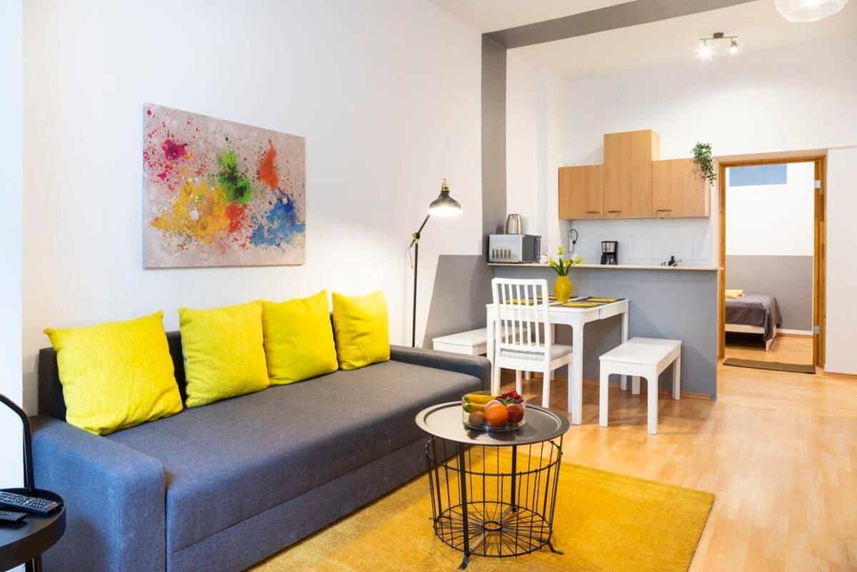 Cozy 2 Room Apartment Next To Hermannstrasse Berlin Dış mekan fotoğraf