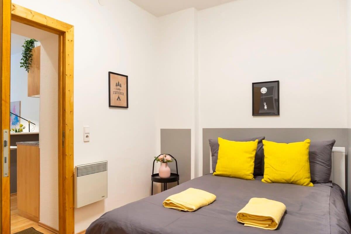 Cozy 2 Room Apartment Next To Hermannstrasse Berlin Dış mekan fotoğraf